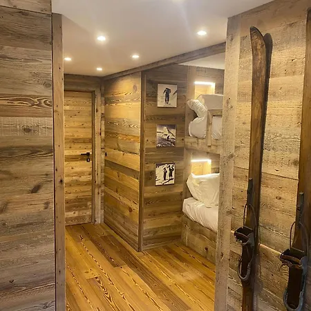 Grandes Mourailles In & Out